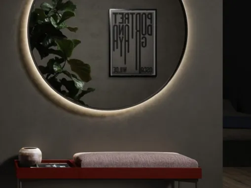 Specchio Astrid con cornice in laccato ossidato retroilluminata di Novamobili