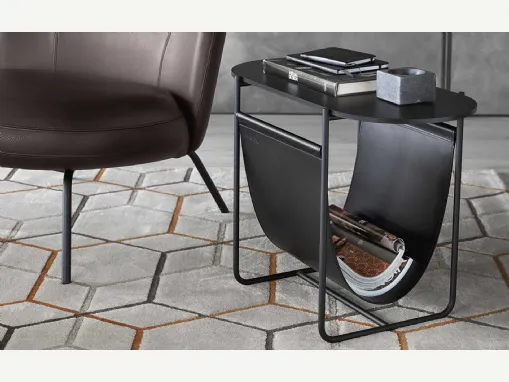 Portariviste tavolino Magazine in cuoio e metallo con top in legno di Calligaris