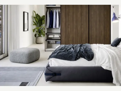 Pouf in tessuto con angoli stondati Blossom di Novamobili