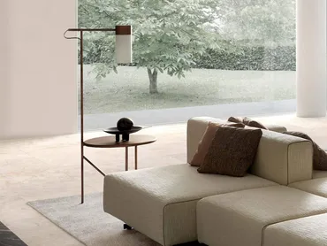 Tavolino con lampada integrata Lucignolo in metallo con top laccato di Presotto