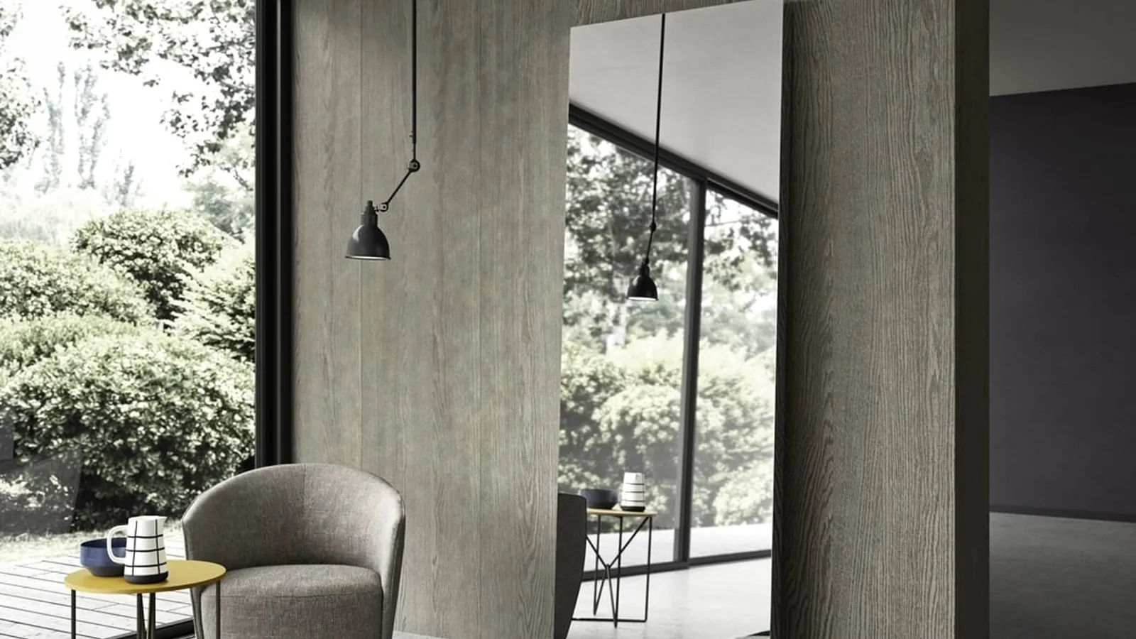 Specchiera Tuttospecchio appoggiata a parete e a terra con piedini in metallo di Presotto