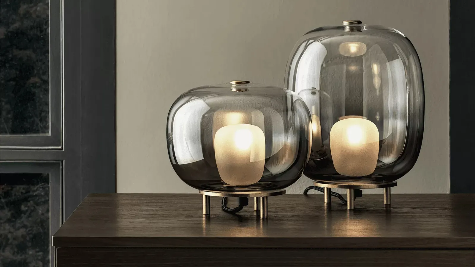 Lampada Blow da tavolo in vetro con base in ottone di Bontempi