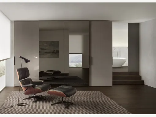 Armadio con ante scorrevoli in vetro laccato con Specchi centrali Glass di Olivieri