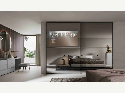 Armadio Visual con ante scorrevoli a specchio con TV di Veneran
