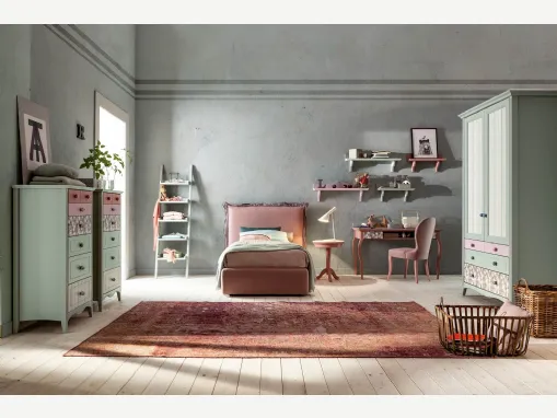 Cameretta per bambine dal gusto raffinato in legno laccato con colori pastello Romantic Morfeo di Callesella