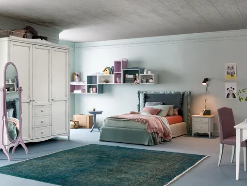 Cameretta per bambine stile shabby in legno con armadio, specchiera e scrivania Romantic Calipso di Callesella
