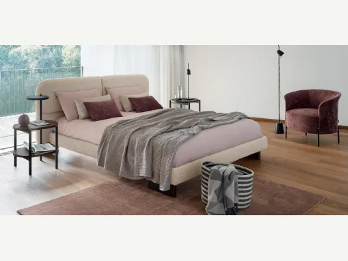 Comodino Madame in legno con gambe in metallo con o senza luce a led integrata di Calligaris