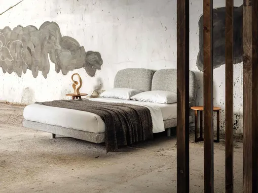 Letto matrimoniale completamente rivestito in tessuto Robin di Veneran