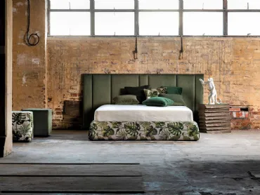Letto matrimoniale in tessuto con grande testiera Boiserie di Veneran