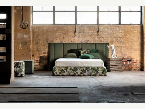 Letto matrimoniale in tessuto con grande testiera Boiserie di Veneran
