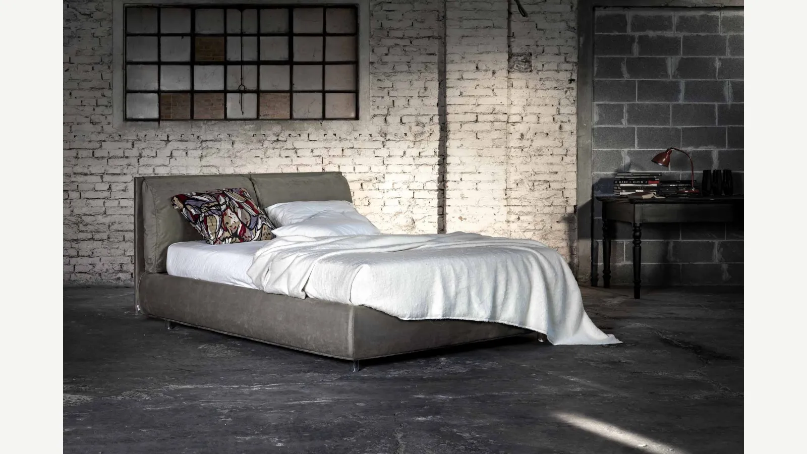 Letto con testiera Gipsy di Veneran