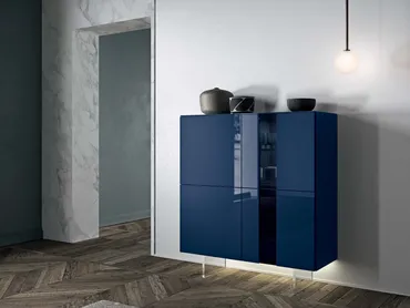 Madia Alta I-Modul Art in laccato lucido con piedini in metacrilato trasparente di Presotto