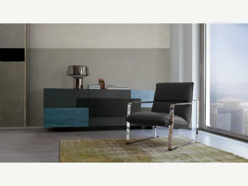 Poltroncina in pelle con struttura in metallo Sandy di Calia