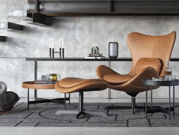 Poltrona Relax in pelle con base in metallo girevole e basculante con pouf Lazy Calligaris