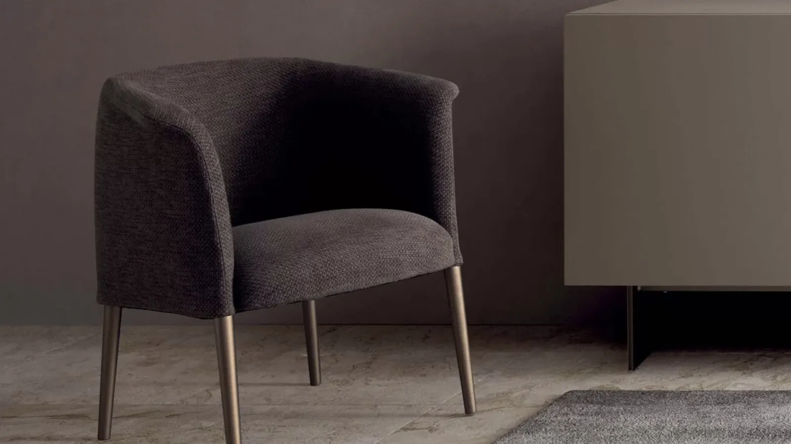 Poltroncina Milo in tessuto imbottito di Presotto