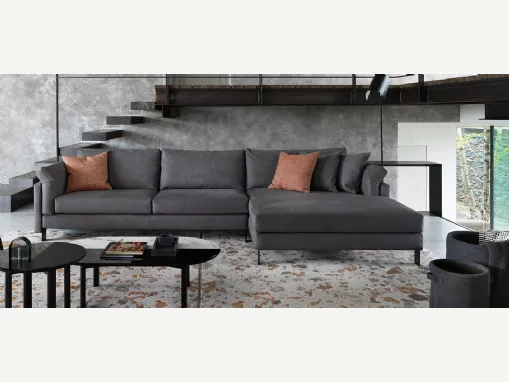 Divano in tessuto con penisola e piedini minimalisti in metallo Meridien di Calligaris