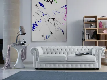Divano lineare in pelle di colore bianco lavorazione capitonné di Calia