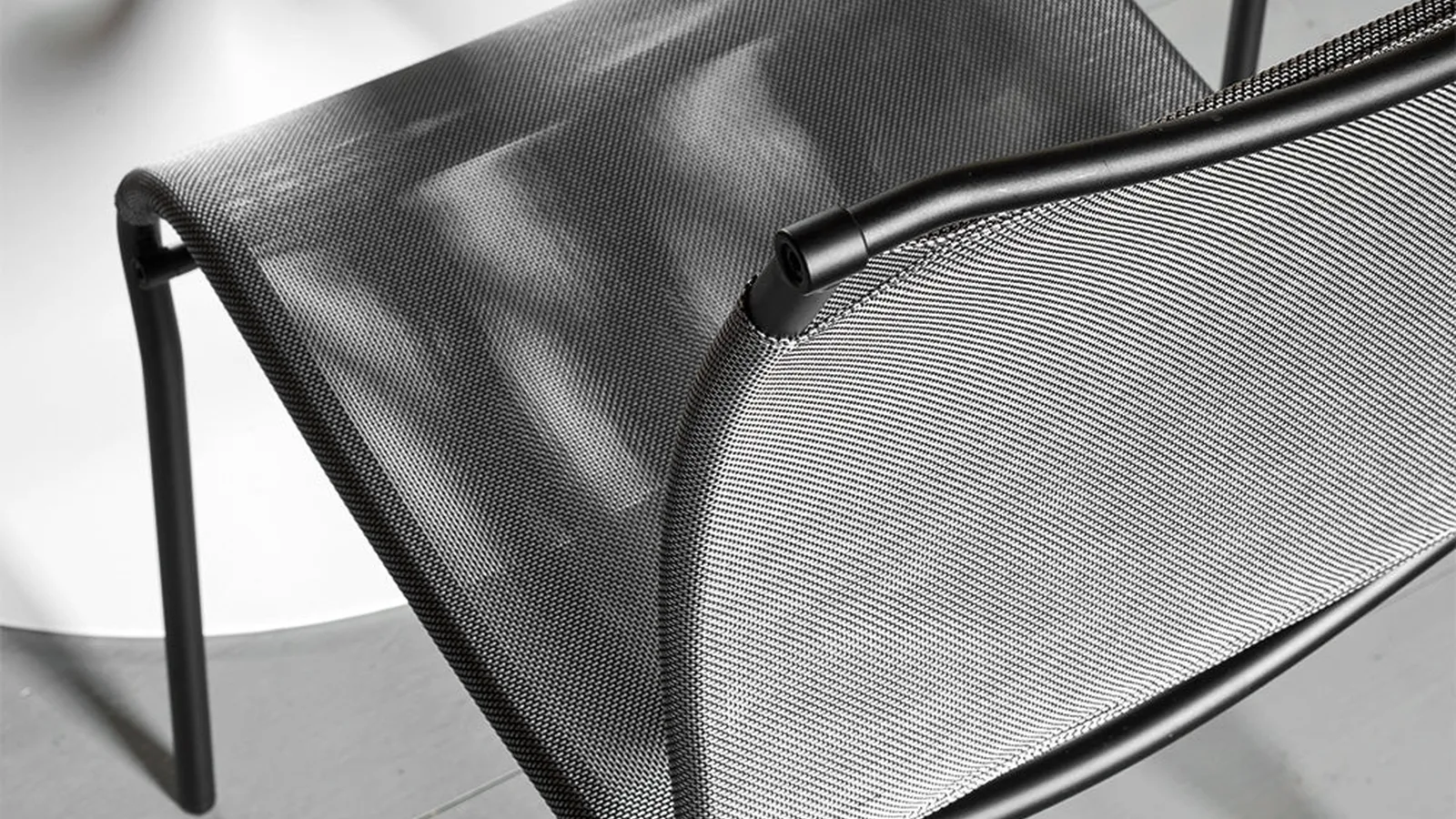 Sedia in metallo e tessuto Air di Connubia