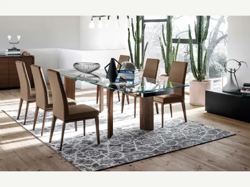 Sedia in pelle con schienale alto e struttura in legno massello Bess di Calligaris