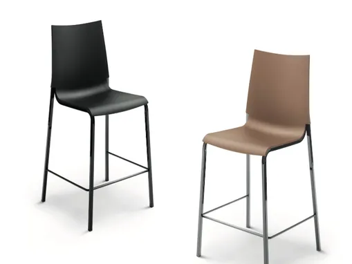 Sgabello basso Eva con struttura in acciaio laccato e scocca in polipropilene di Bontempi