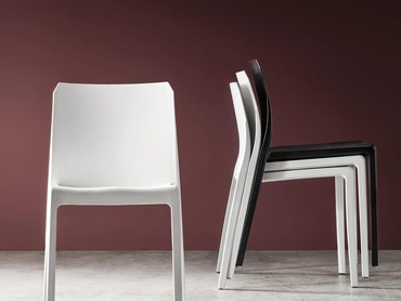 Sedia impilabile in polipropilene Clelia di Maronese