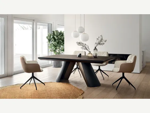 Sedia Cocoon con base girevole in tessuto e pelle di Calligaris