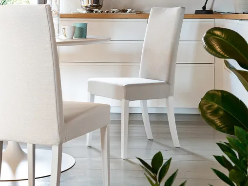 Sedia in tessuto con struttura in legno massello Copenaghen di Connubia