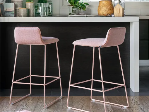 Sgabello in tessuto imbottito Riley Soft di Connubia