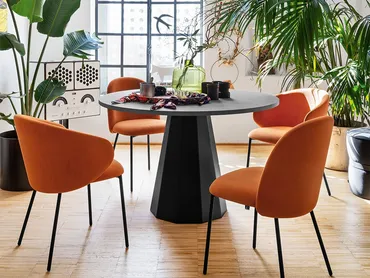 Sedia Tuka in tessuto imbottito di Connubia