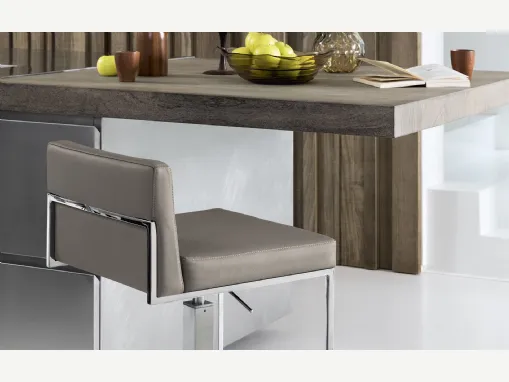Sgabello girevole e regolabile in altezza in pelle Even Plus di Calligaris