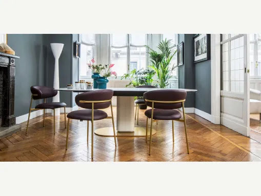 Sedia Oleandro in ecopelle con struttura in ottone lucido di Calligaris