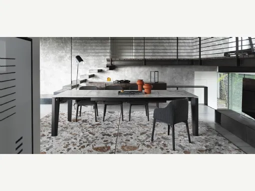 Tavolo allungabile con piano in ceramica e gambe in legno Alpha di Calligaris