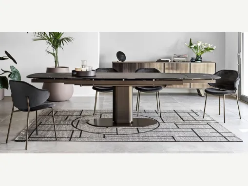 Tavolo allungabile Cameo con top in ceramica effetto marmo di Calligaris