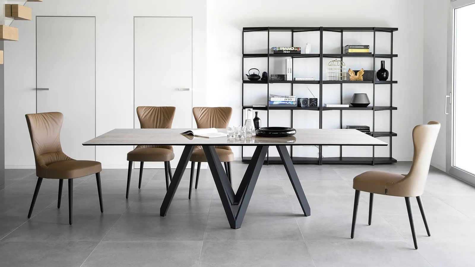 Tavolo Cartesio in accoppiato ceramica e vetro di Calligaris