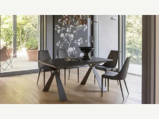 Tavolo allungabile Delta con top in nobilitato Rovere nero e struttura in metallo di Altacom