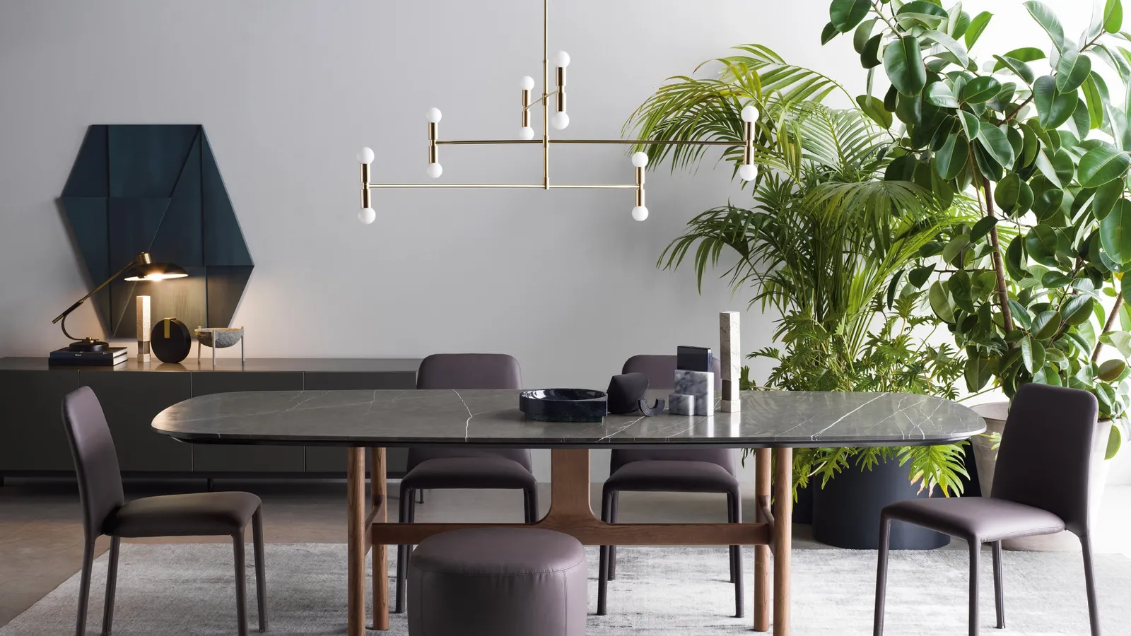 Tavolo Torii con top in marmo Grigio e base in legno di Novamobili