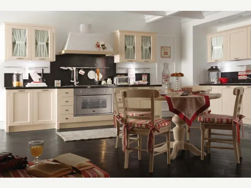 Cucina ad angolo Shabby Chic in legno laccato con pensili a vetrina e tavolo rotondo in massello di abete Sweet Kitchen Romantic Light di Callesella